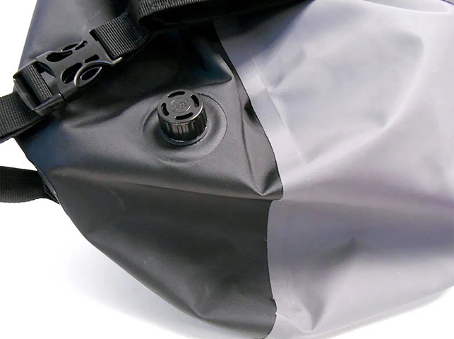 TYPHOON OSEA ドライダッフルバッグ